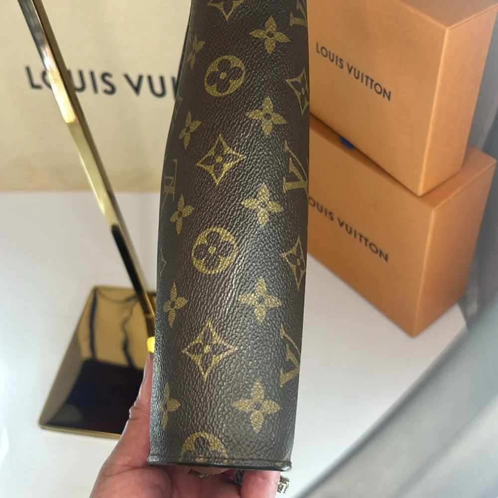 Louis Vuitton LOUIS VUITTON Clutch